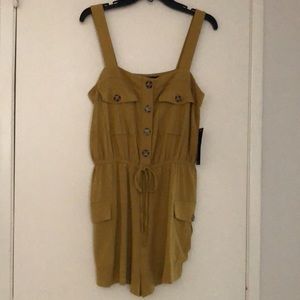 NWT Romper Jumpsuit! Medium! soft woven mustard color! 4 pockets! elastic waist!